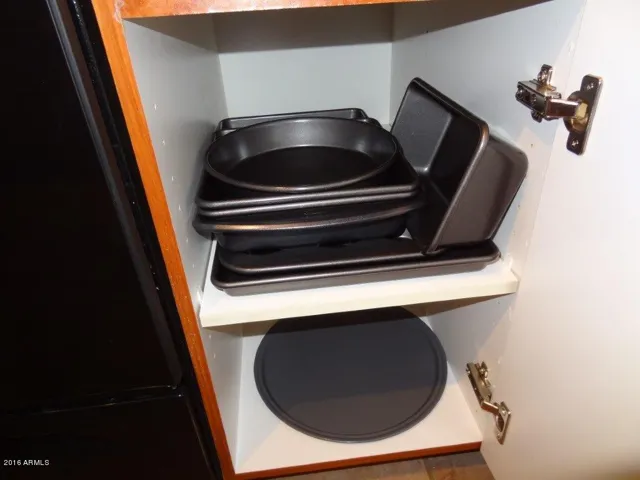 Plenty of baking pans
