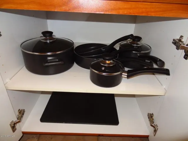 Full set of pots/pans