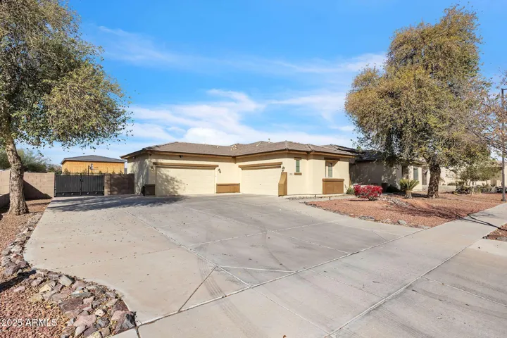 5634 N 82  Avenue, Glendale, AZ 85303