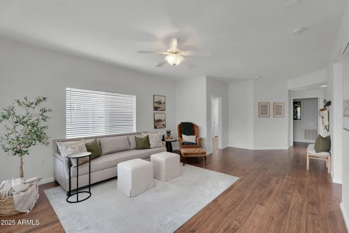 7401 W Arrowhead Clubhouse  Drive, Glendale, AZ 85308