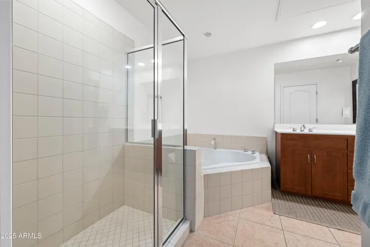 Large primary ensuite
