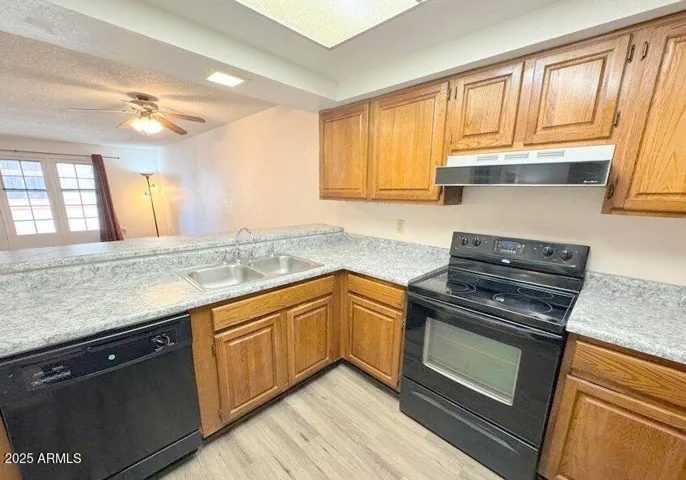 2121 W UNION HILLS  Drive, Phoenix, AZ 85027