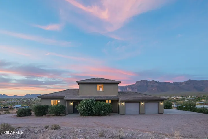 Welcome to the private estate on the edge of Silly Mountian Park, on over 2.5 acres of natural desert.