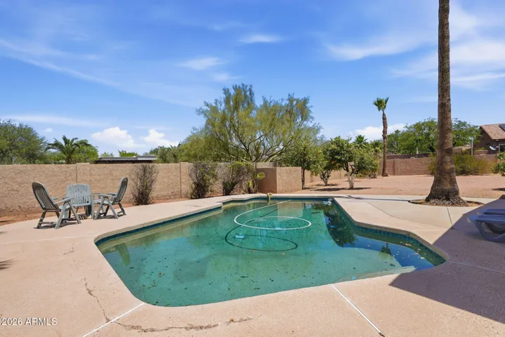 Spacious Pool