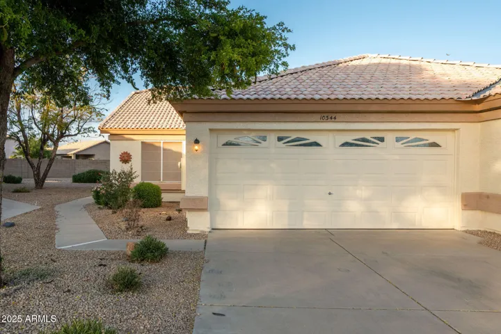 w/ 2 car garage