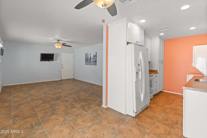 Living room/kitchen