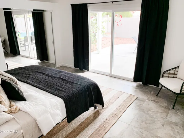 Guest Suite with Slider to patio + King size bed