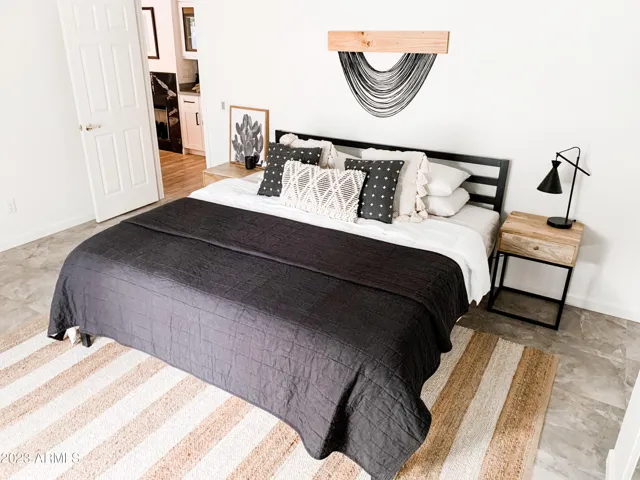 Guest Suite with Slider to patio + King size bed