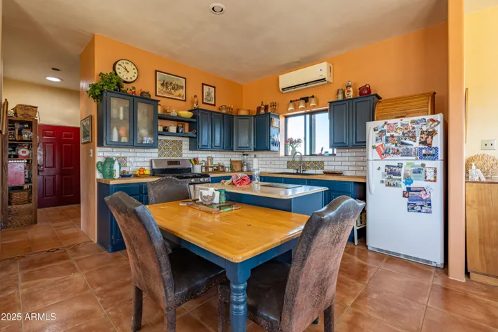 Kitchen/Dining