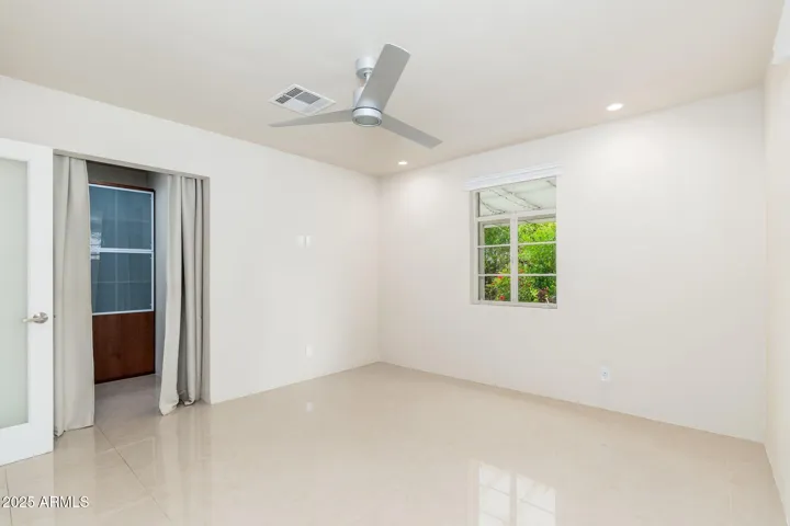 Walk in/thru closet