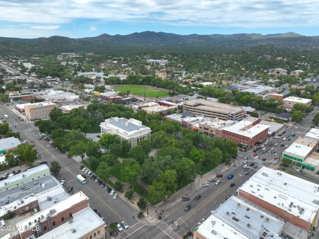 Walking Distance to the Court House Plaza