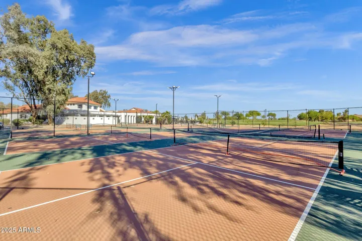 community tennis and pickelball courts
