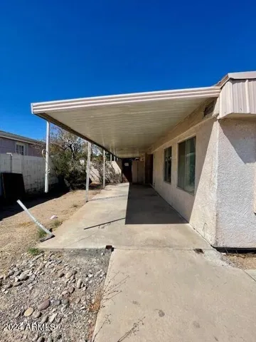 Side porch area