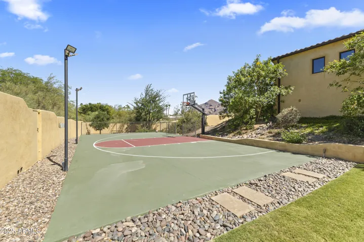 Basketball 1/2 court