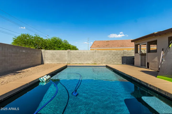 Sparkling Salt Water Pool (the deep end is 8 feet deep!)