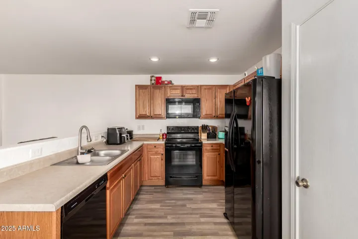 Kitchen (view from the breakfast nook)
