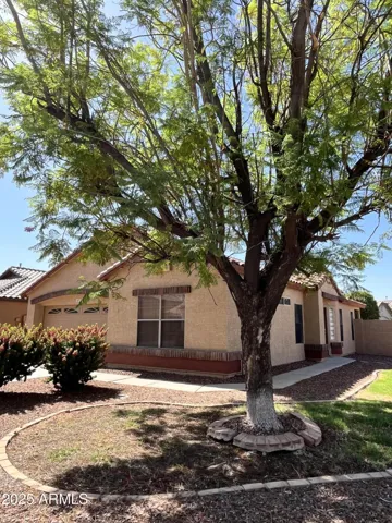 1827 E CARLA VISTA  Drive, Gilbert, AZ 85295