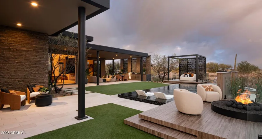 Photos of Windgate Model Home are for illustrative purposes only.