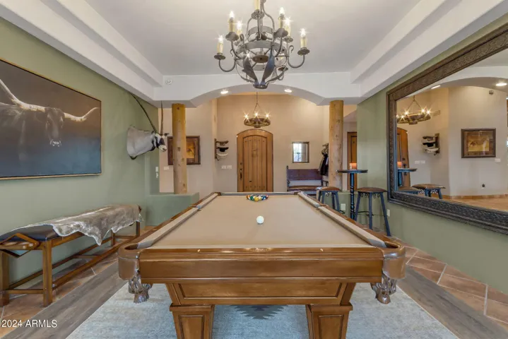 Bonus room/pool room