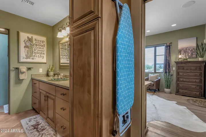 Attached Casita full bath