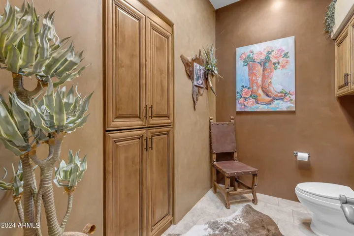 master toilet room