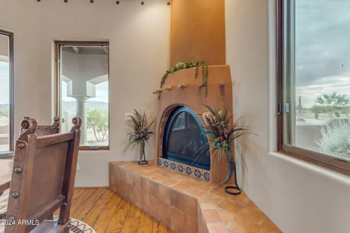 Fireplace in breakfast nook