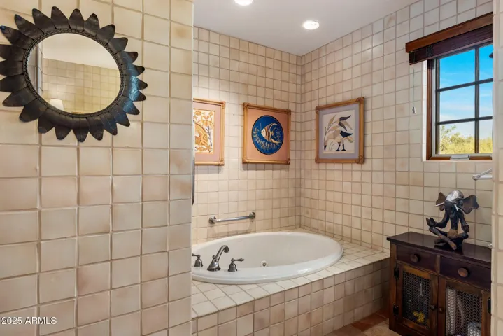 Primary Bath Jetted tub