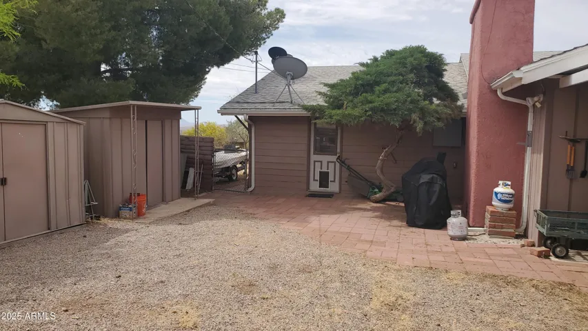 Plenty of storage in the 3 sheds in the back yard.