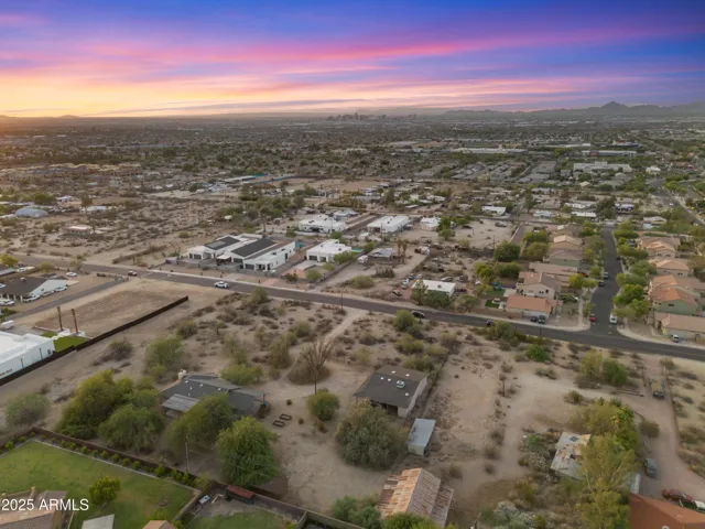Great location close to ASU, airport, downtown, east and west valley. Country living with city conveniences!