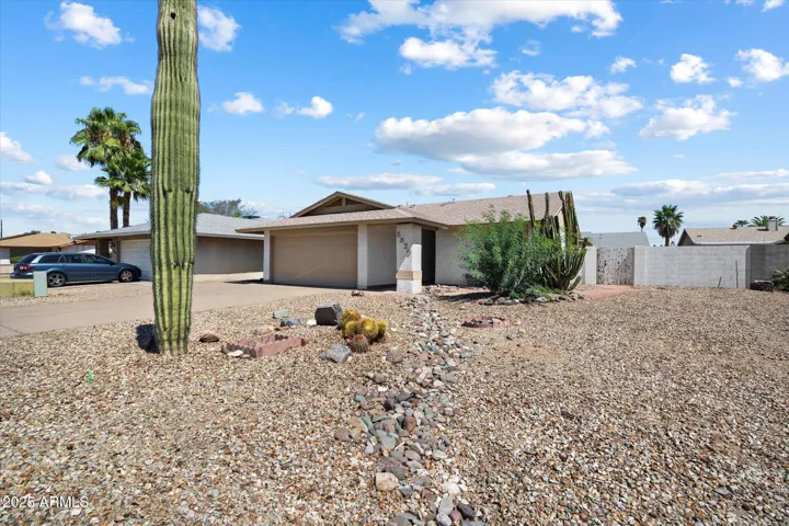 5820 W Grovers  Avenue, Glendale, AZ 85308