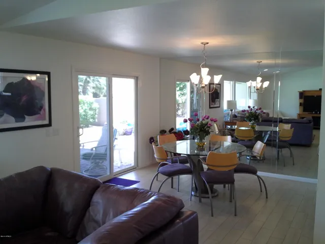 dining area overlooking golf course