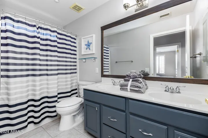 BATHROOM #2- 2 DOUBLE SINKS FOR SHARING!!!