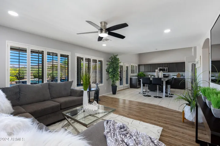 OPEN FLOORPLAN FAMILY ROOM OPENS TO KITCHEN WITH A MASSIVE ISLAND WITH 6 BAR STOOLS!