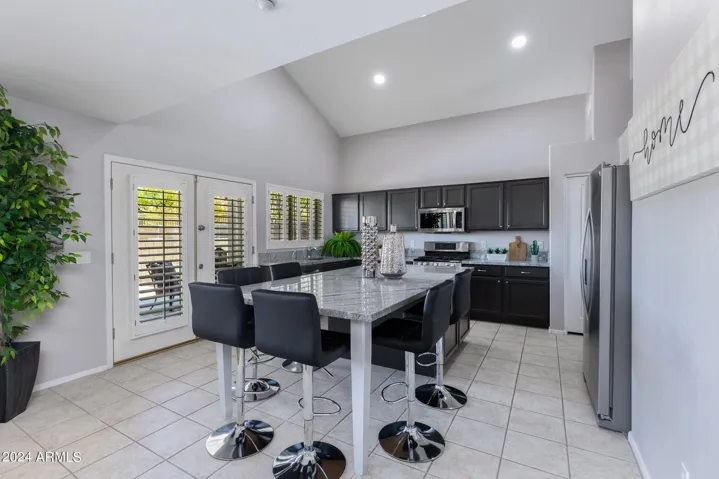 6 MODERN ADJUSTABLE BAR STOOLS! SO COMFORTABLE!