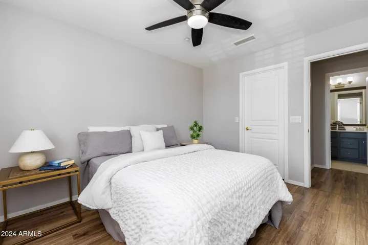 COMMUNITY GOLF COURSE! WALKING DISTANCE!
