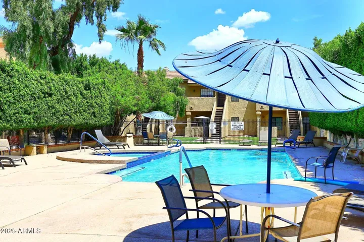Community pool & spa just around the corner!