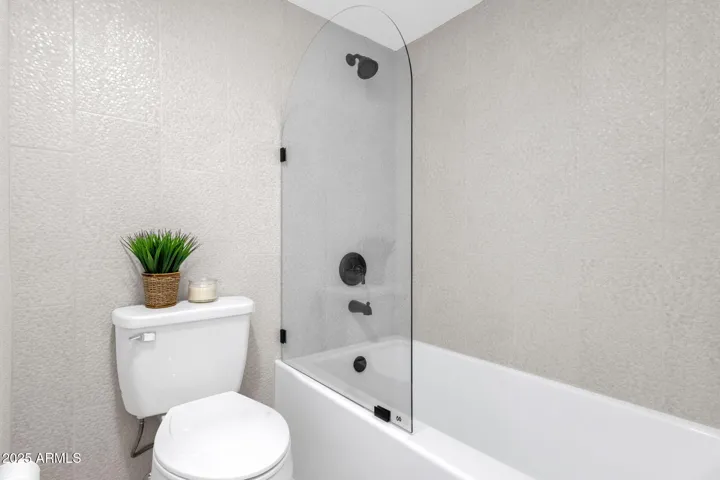 Porcelain Decorative Surround With Glass Fixed Panel