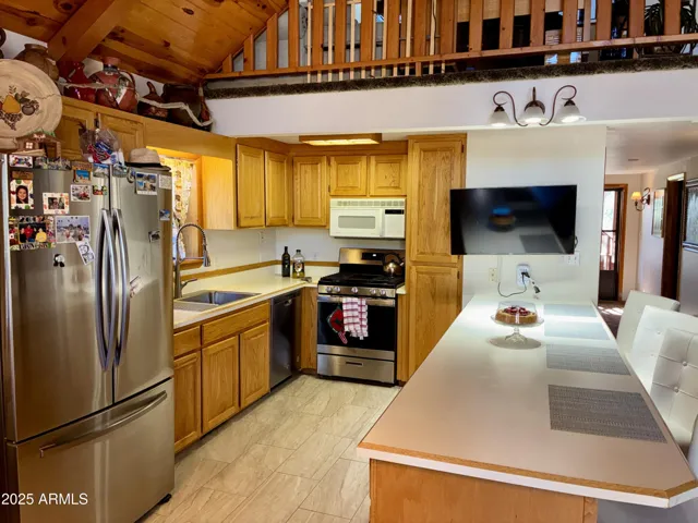 Eat-In Kitchen