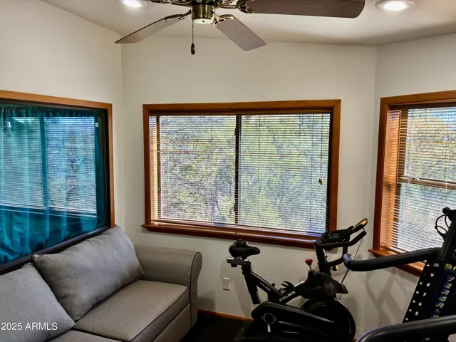 M Sitting and Work-Out Area