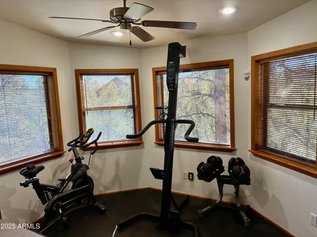 M Sitting and Work-Out Area