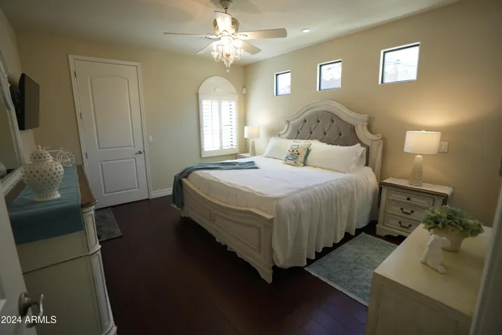 spacious bedroom with walk-in closet