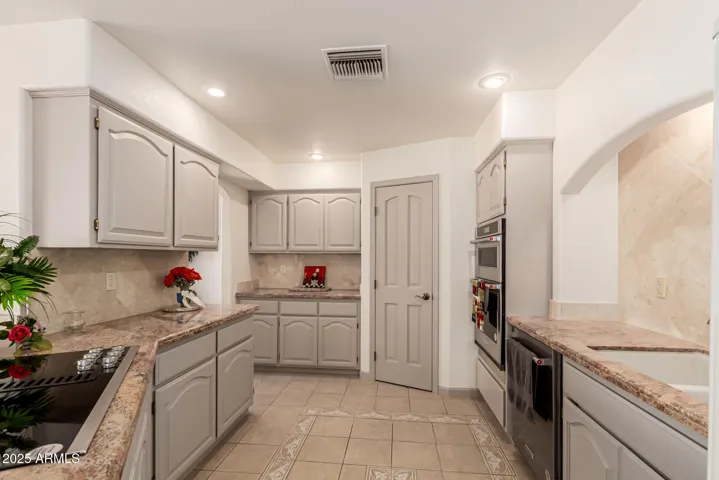 NEW kitchen - granite counter & marble backsplash (1)