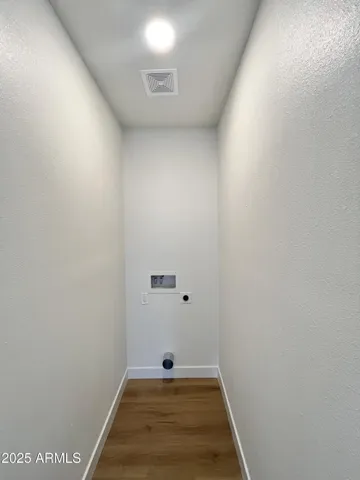 Detached Guest House : laundry hook up