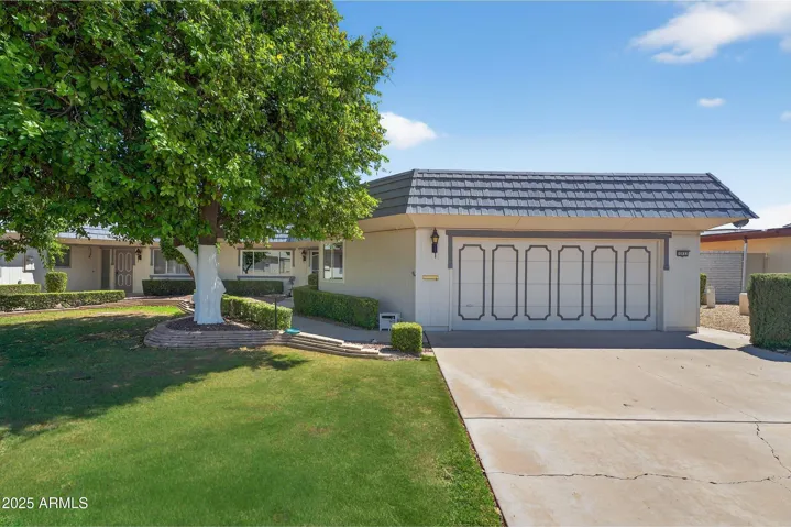 10533 W HUTTON  Drive, Sun City, AZ 85351