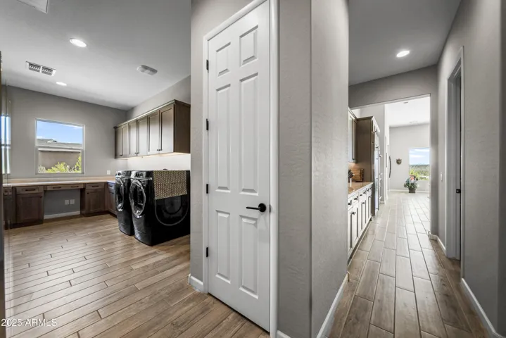 Large Smart Room/Laundry Room