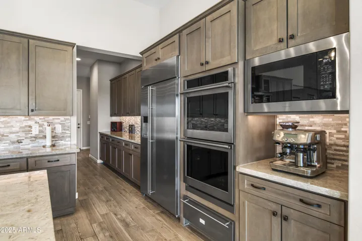 Double Ovens, warming drawer, butlers pantry