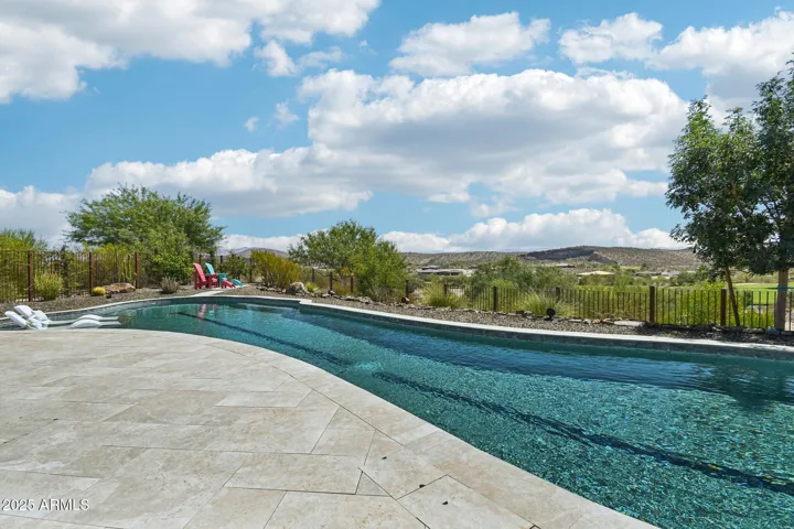 Very Large Heated & Cooled Pool.