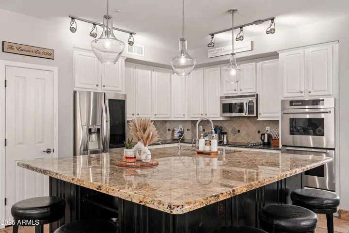 Eat-In Kitchen Double Ovens