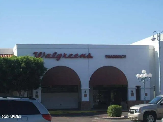 Your new neighborhood features abundant shopping conveniences.