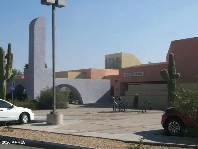The Scottsdale public library is part of the neighborhood. Take advantage of it.